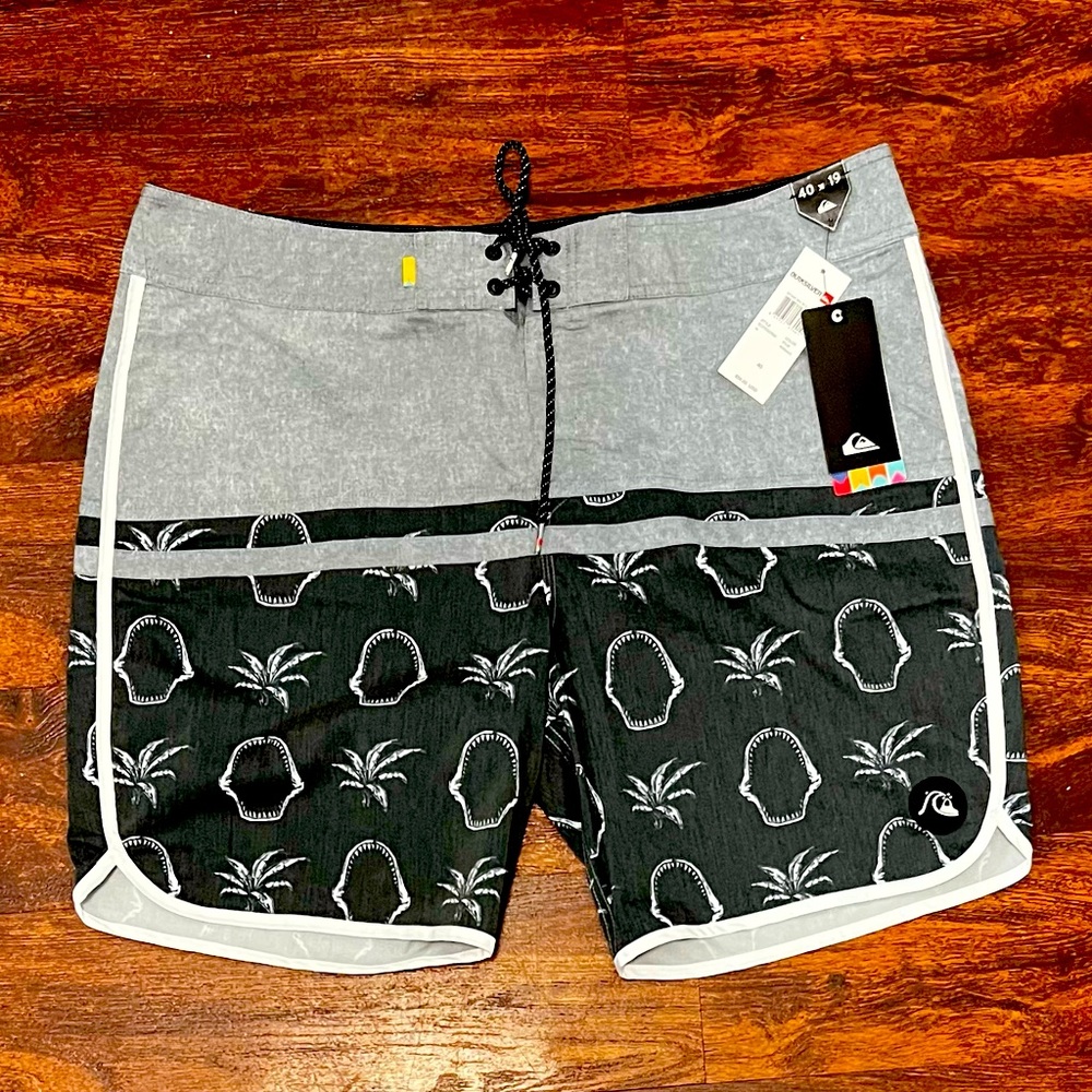 Quiksilver Mens board short 40x19